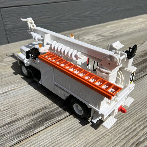 11" DG PRODUCTIONS -1996-2-1 Nevada Power Pole Setter Truck Auger Digger Truck - Picture 5 of 16